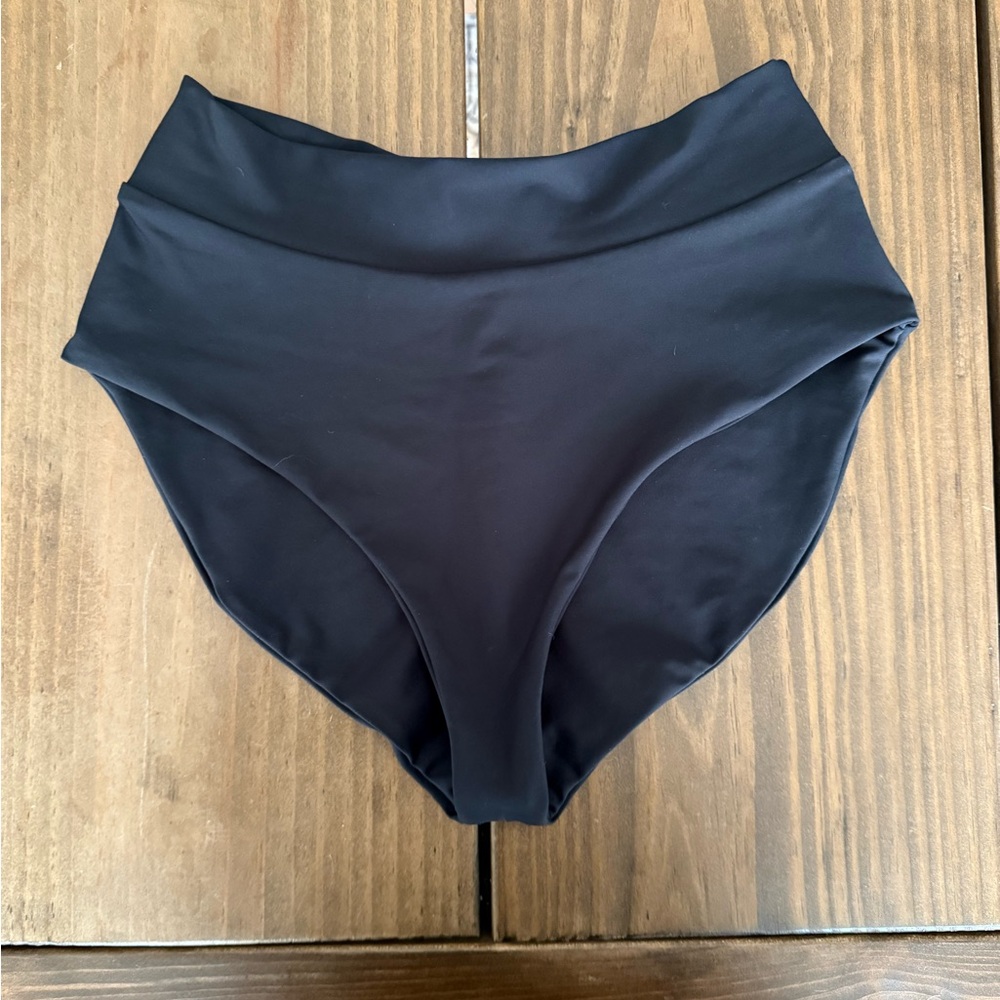 SKATIE black Scarlette bottoms size large NWOT